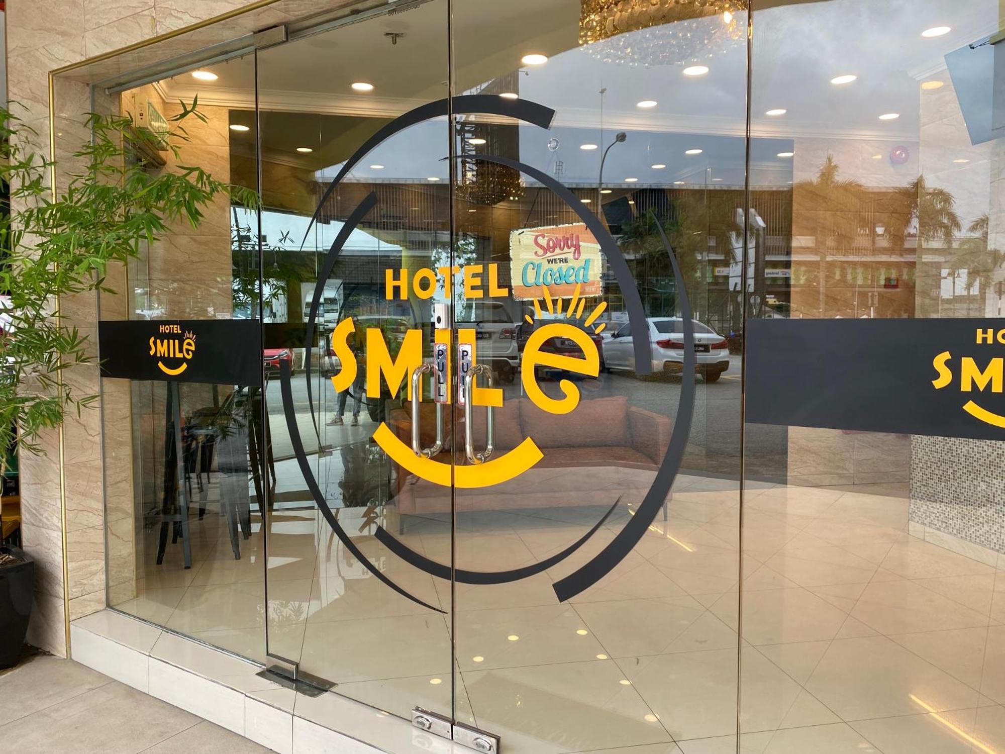 Smile Hotel Serdang South City Exterior photo